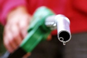 قیمت بنزین در خرداد ماه 1394 تک نرخی شد قیمت بنزین در خرداد ماه 1394 تک نرخی شد