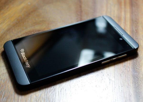 گوشی-بلک-بری-طرح-اصلی-Black-Berry-Z10-گوشی بلک بری-مویایل-black berry-گوشی اندرویدی-z10 blackbery-گوشی موبایل-kharid goshi-قیمت گوشی بلک بری